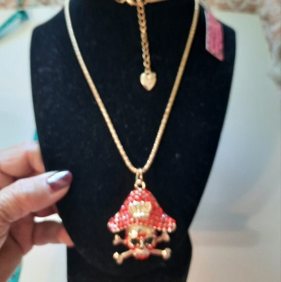 New Betsey Johnson Gold and Red Pirate Pendant Necklace - Picture 6 of 11